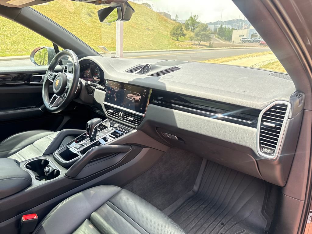 Used 2023 Porsche Cayenne Coupe AWD/4WD image 30