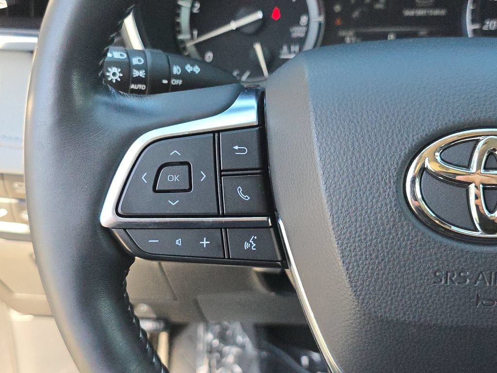 Used 2021 Toyota Highlander Limited FWD image 24