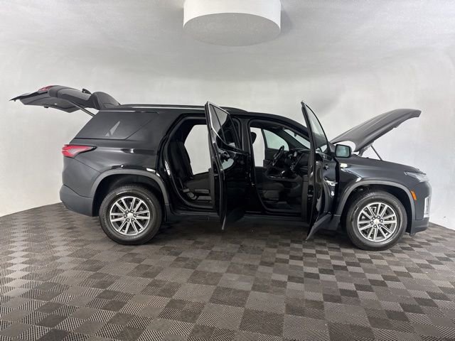 Used 2023 Chevrolet Traverse LT image 13