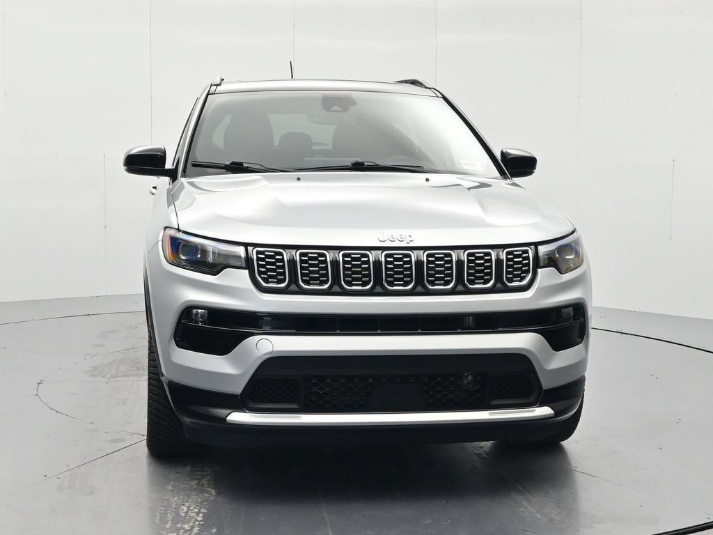 Used 2025 Jeep Compass Limited w/ Elite Group AWD/4WD image 2