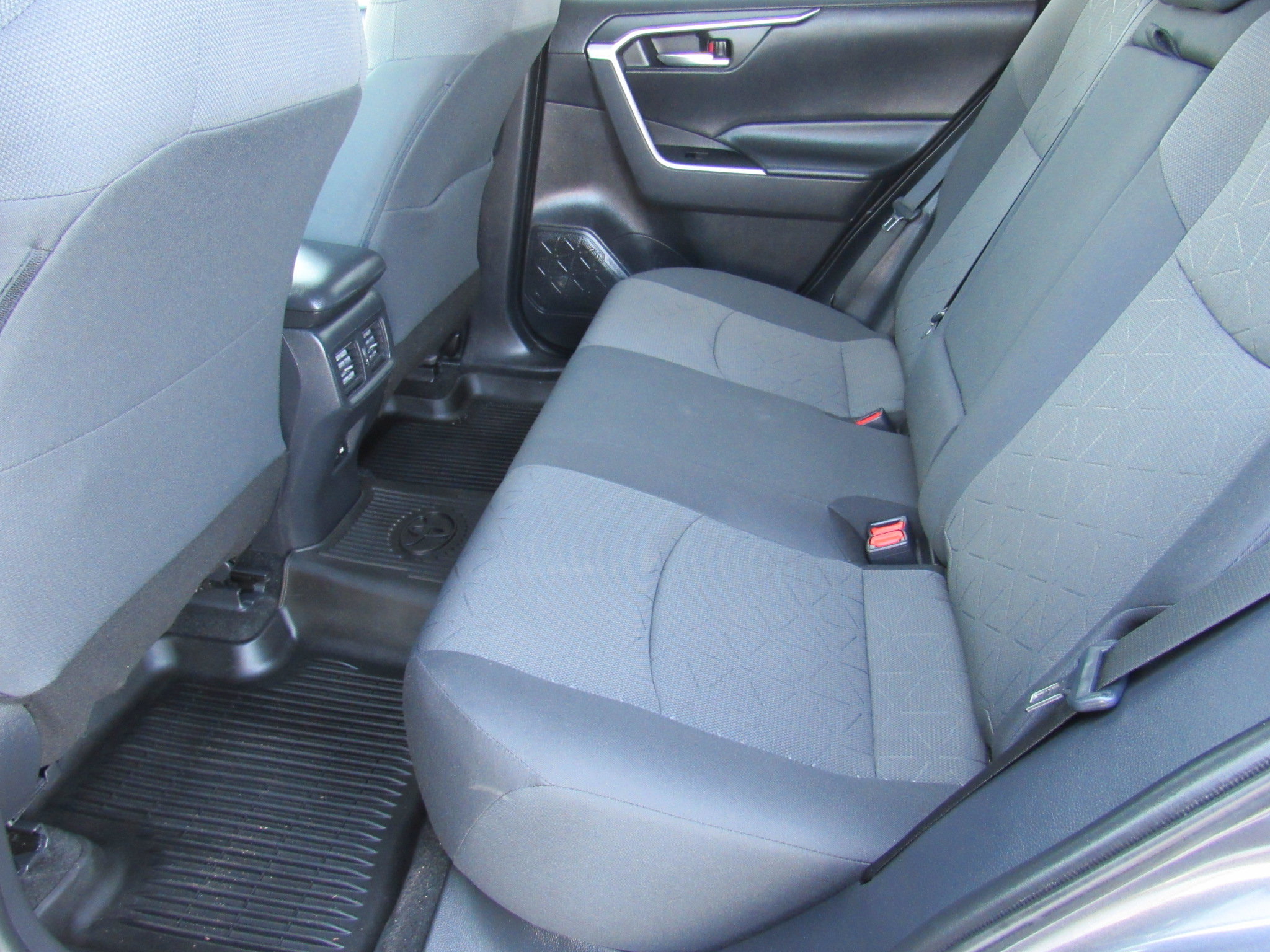 Used 2021 Toyota RAV4 XLE w/ XLE Grade Weather Package image 27