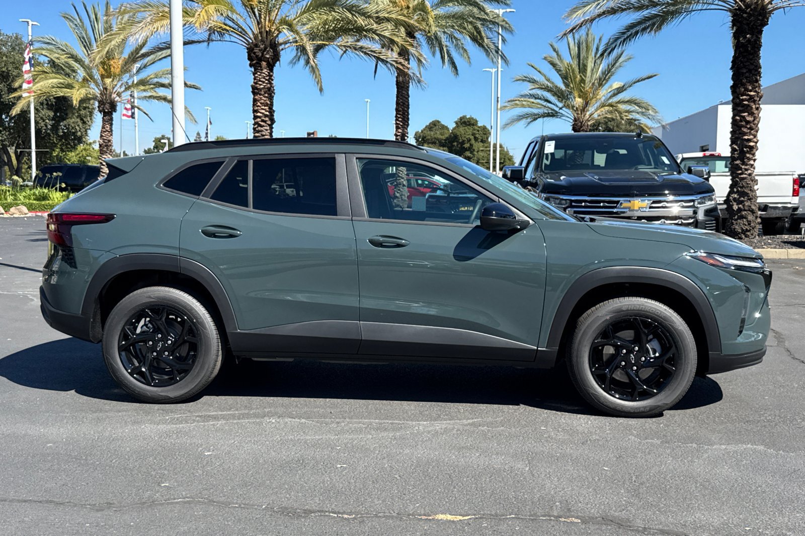 New 2026 Chevrolet Trax LT w/ Driver Confidence Package FWD image 2