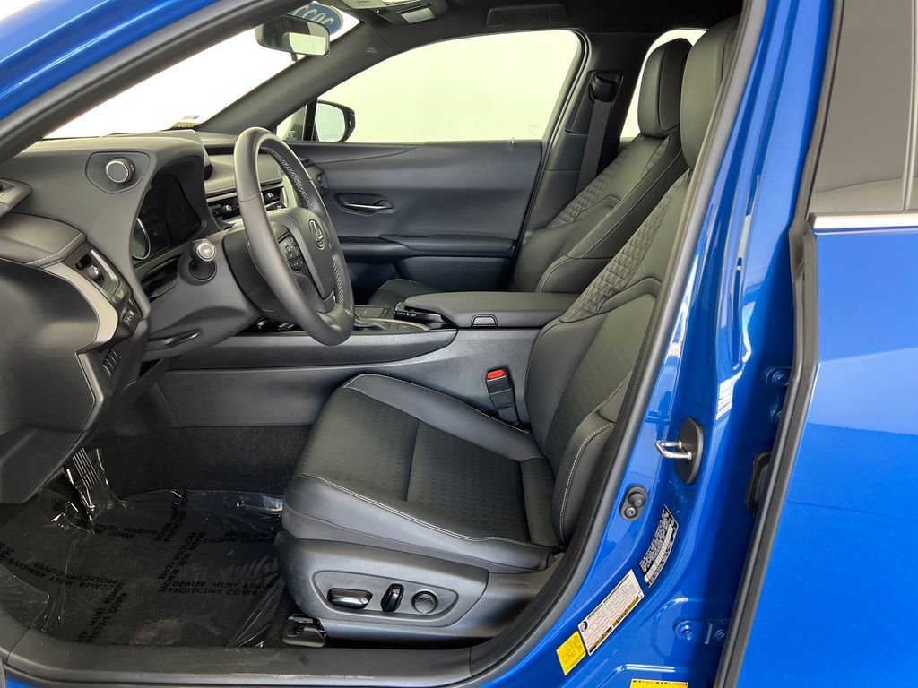 Used 2022 Lexus UX 200 w/ Accessory Package (Z1) image 11