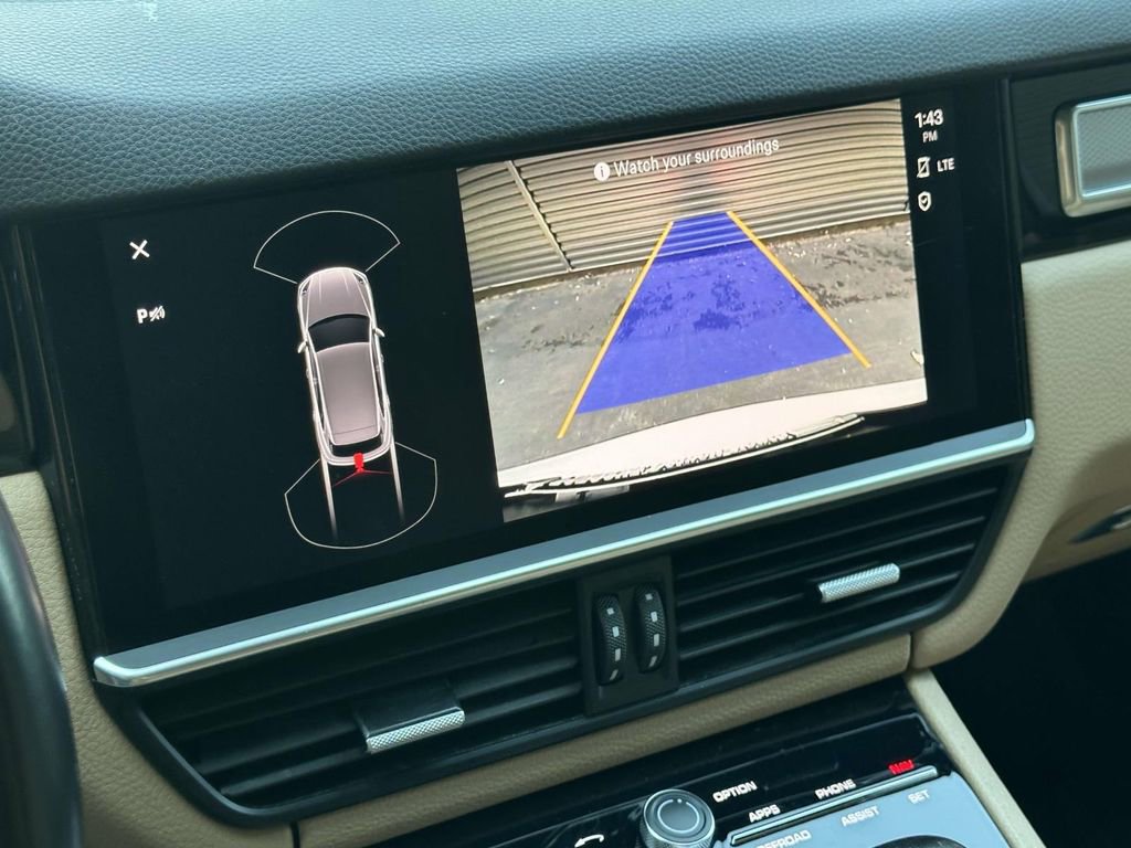 Used 2022 Porsche Cayenne Platinum Edition AWD/4WD image 27