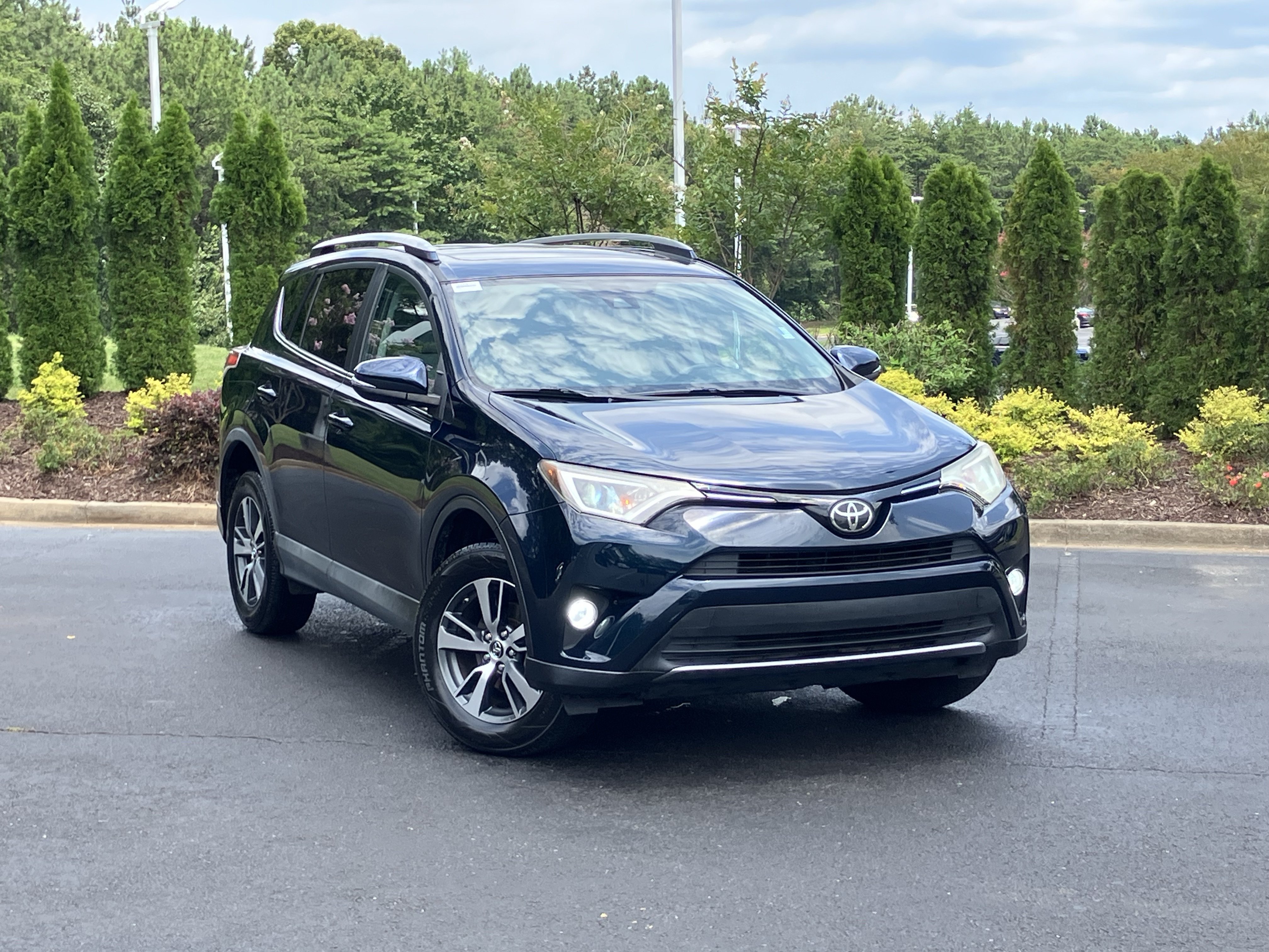 Used 2017 Toyota RAV4 XLE FWD image 2
