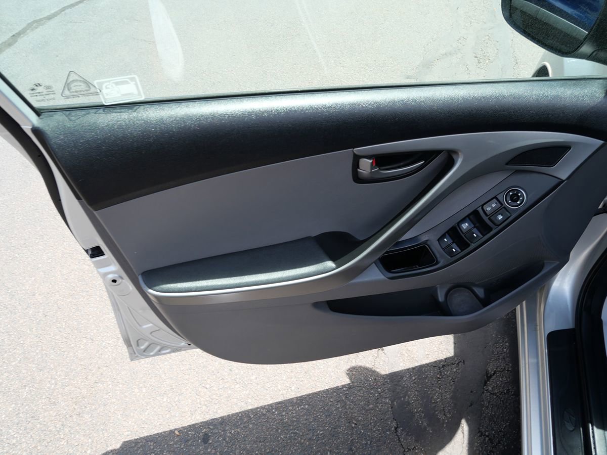 Used 2015 Hyundai Elantra SE FWD image 16