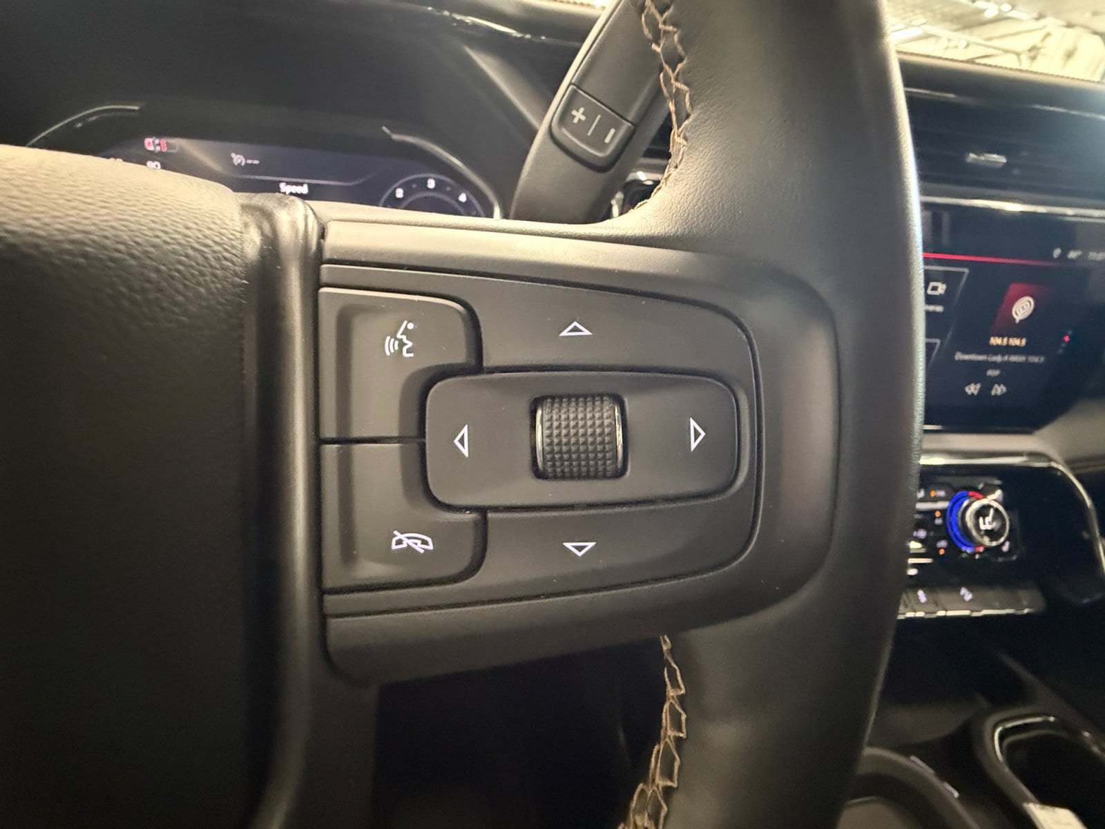 Used 2025 GMC Sierra 2500 AT4 w/ AT4 Premium Plus Package AWD/4WD image 18