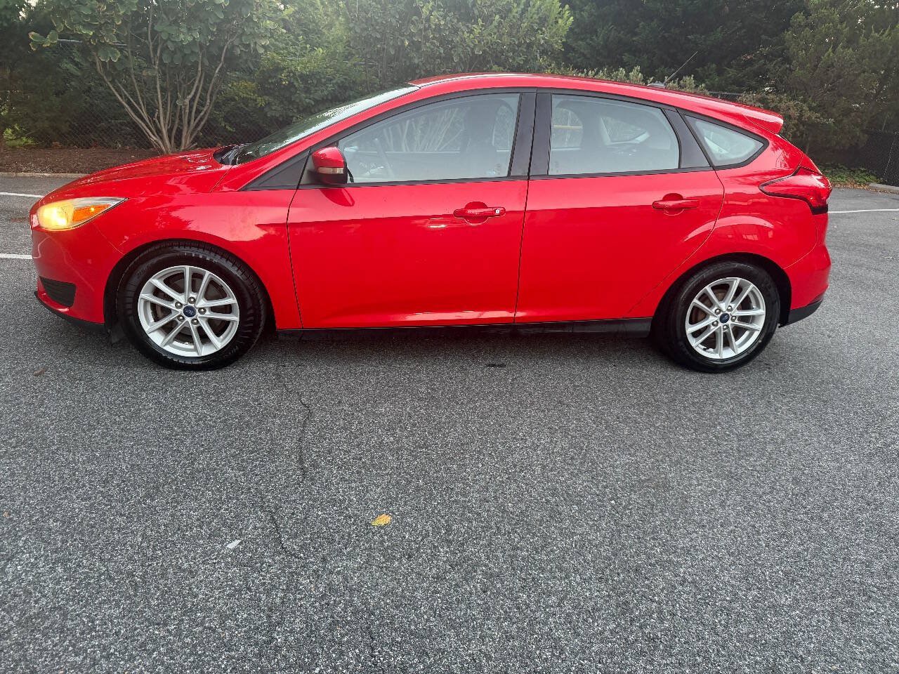 Used 2017 Ford Focus SE FWD image 3