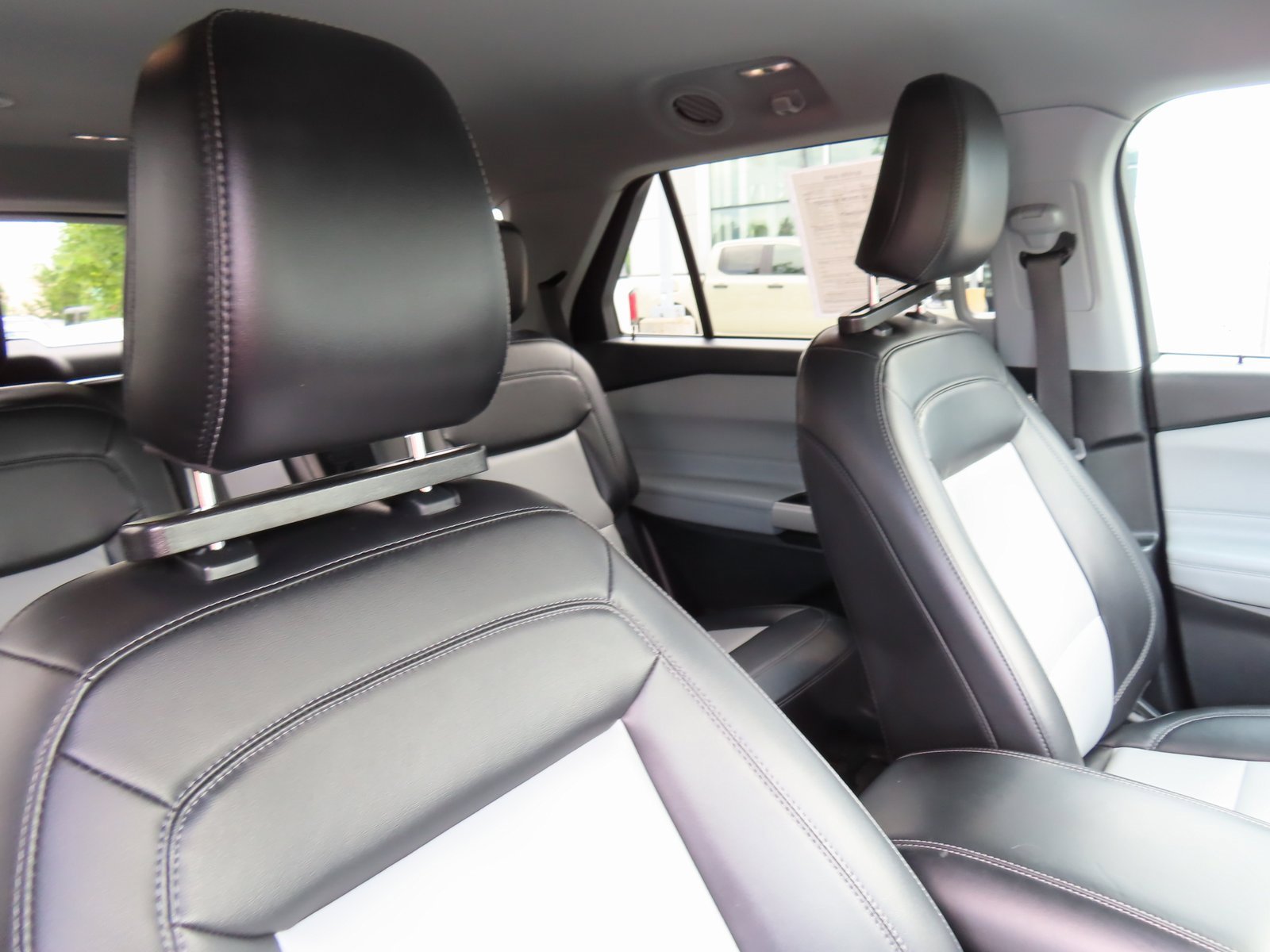 Used 2022 Ford Explorer XLT w/ Equipment Group 202A image 35