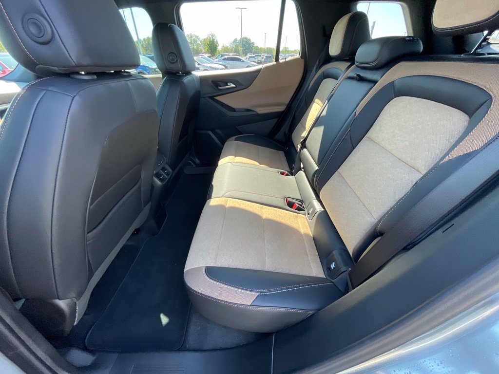Used 2025 Chevrolet Equinox ACTIV w/ Safety and Technology Package FWD image 22
