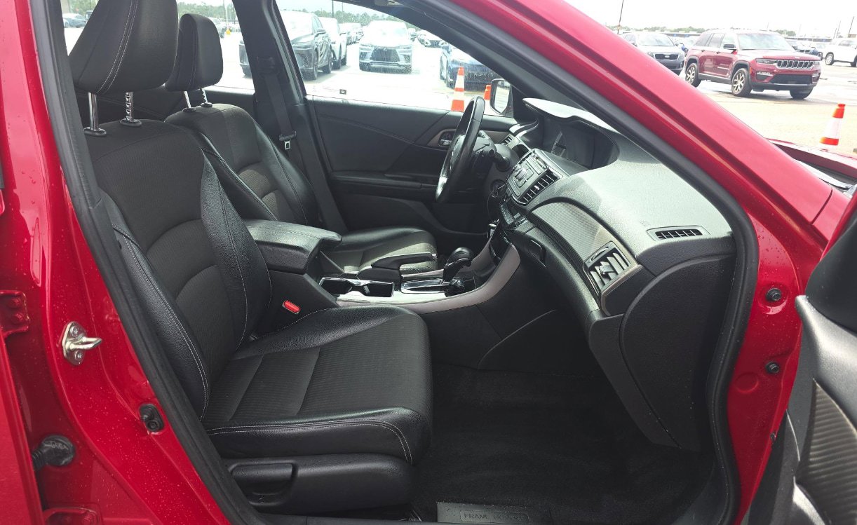 Used 2017 Honda Accord Sport image 7