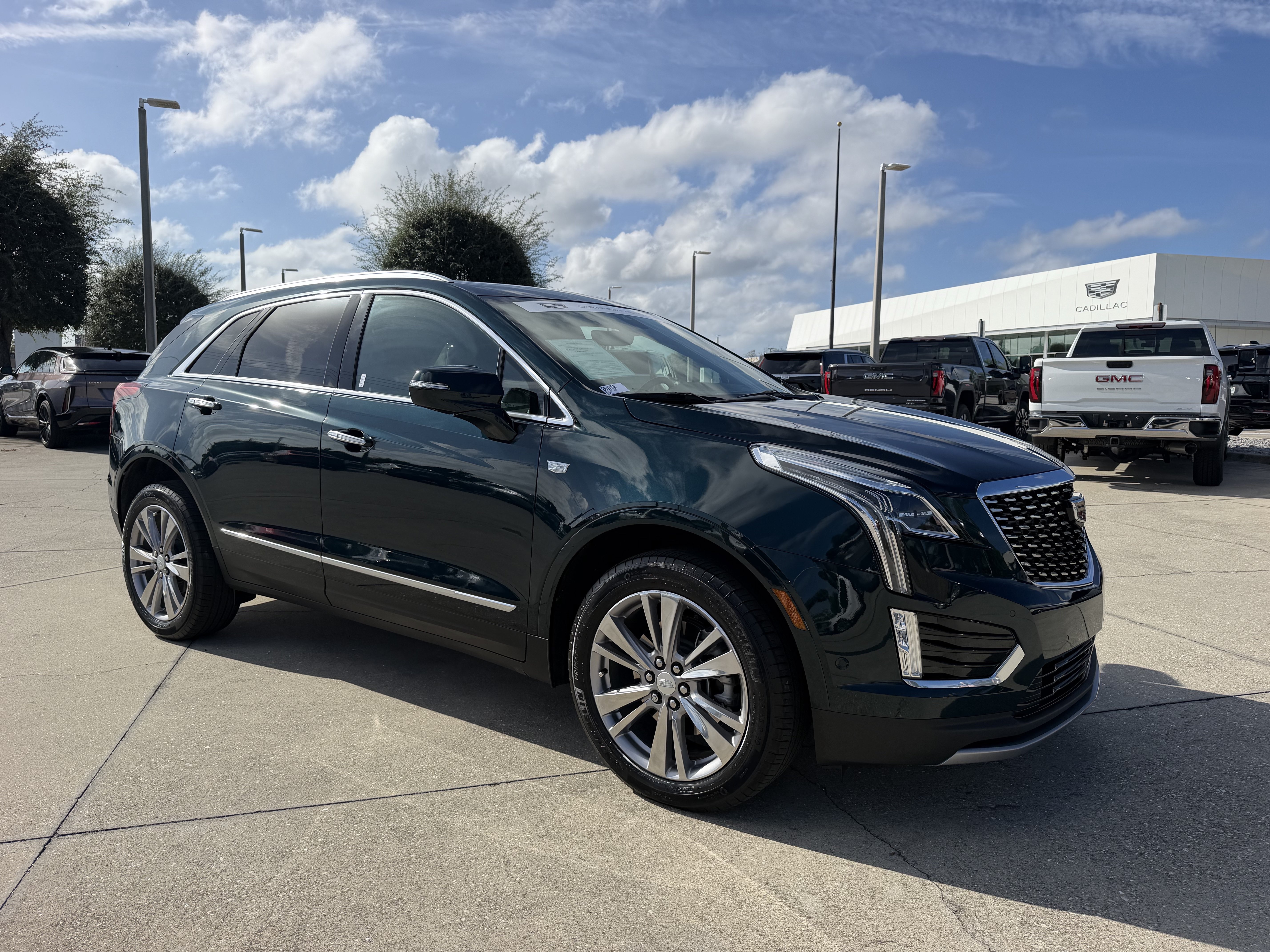 Certified 2024 Cadillac XT5 Premium Luxury w/ Technology Package FWD image 1