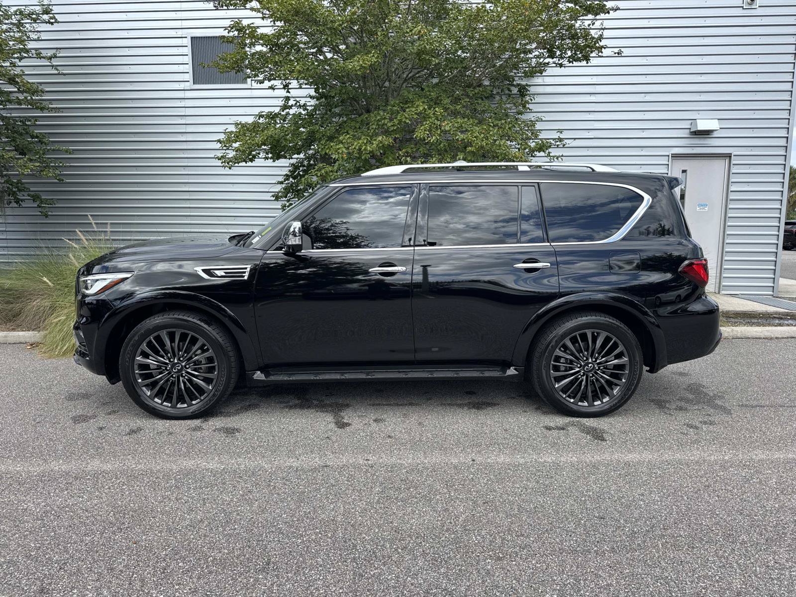 Used 2022 INFINITI QX80 Sensory w/ Cargo Package RWD image 2