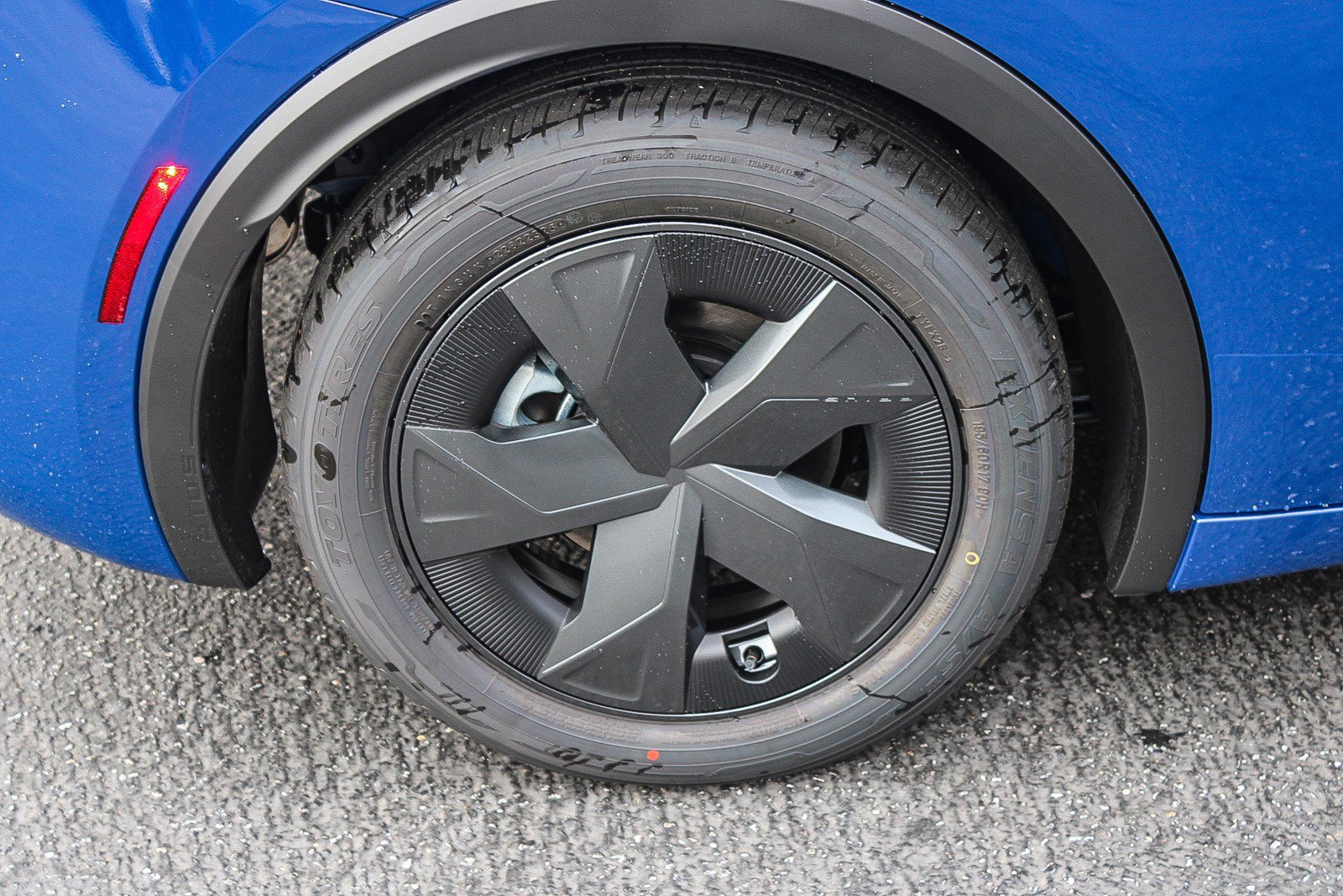 New 2026 Toyota Prius LE image 11