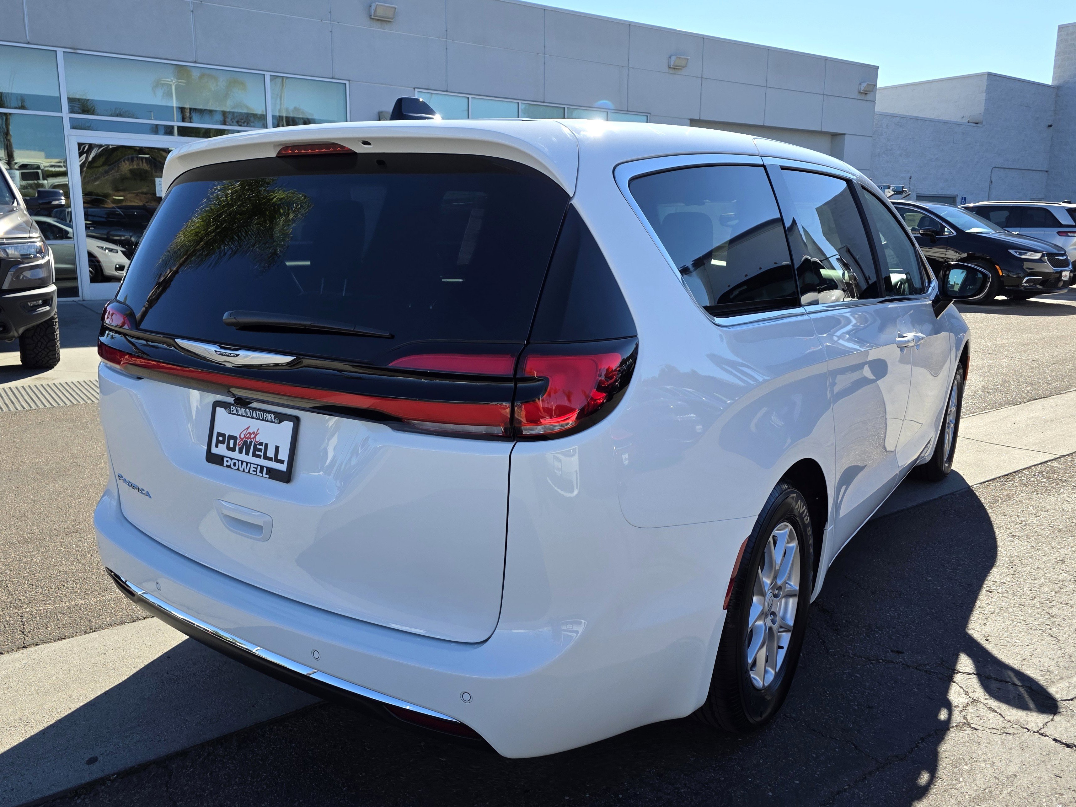 New 2026 Chrysler Pacifica Select image 5