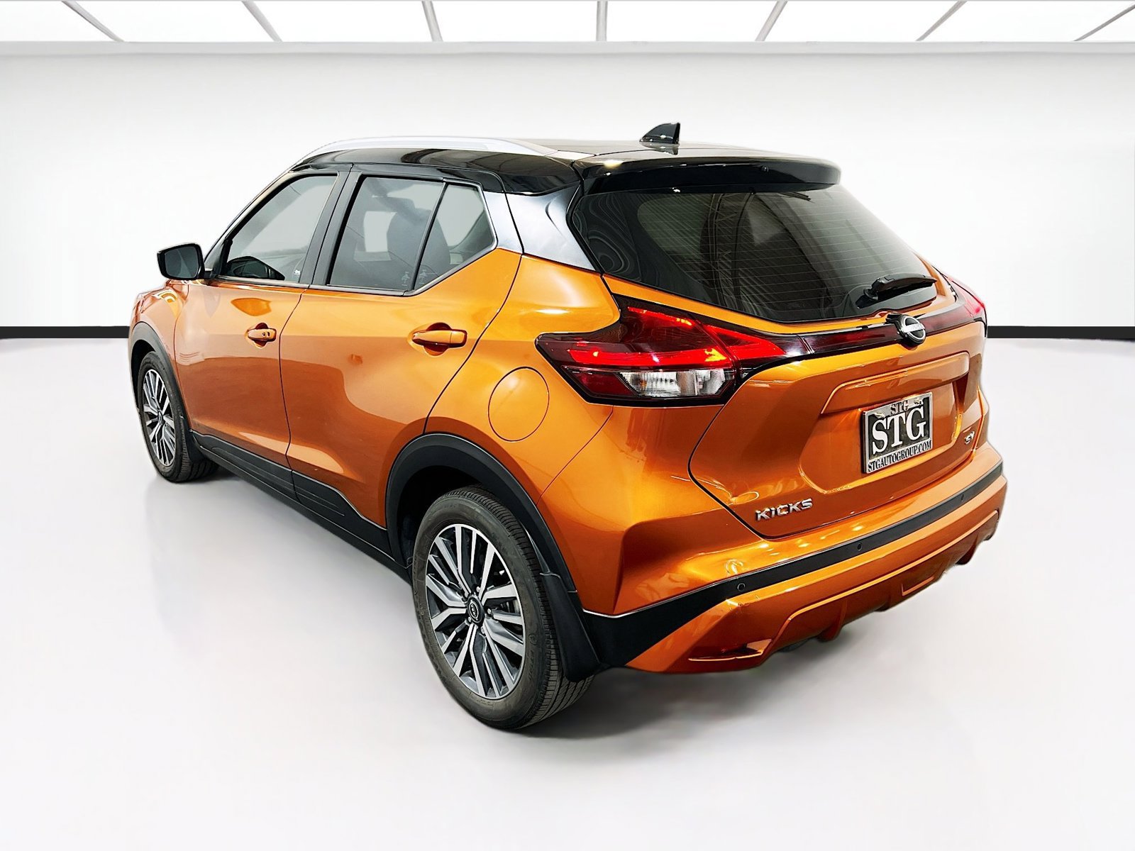 Used 2023 Nissan Kicks SV FWD image 6