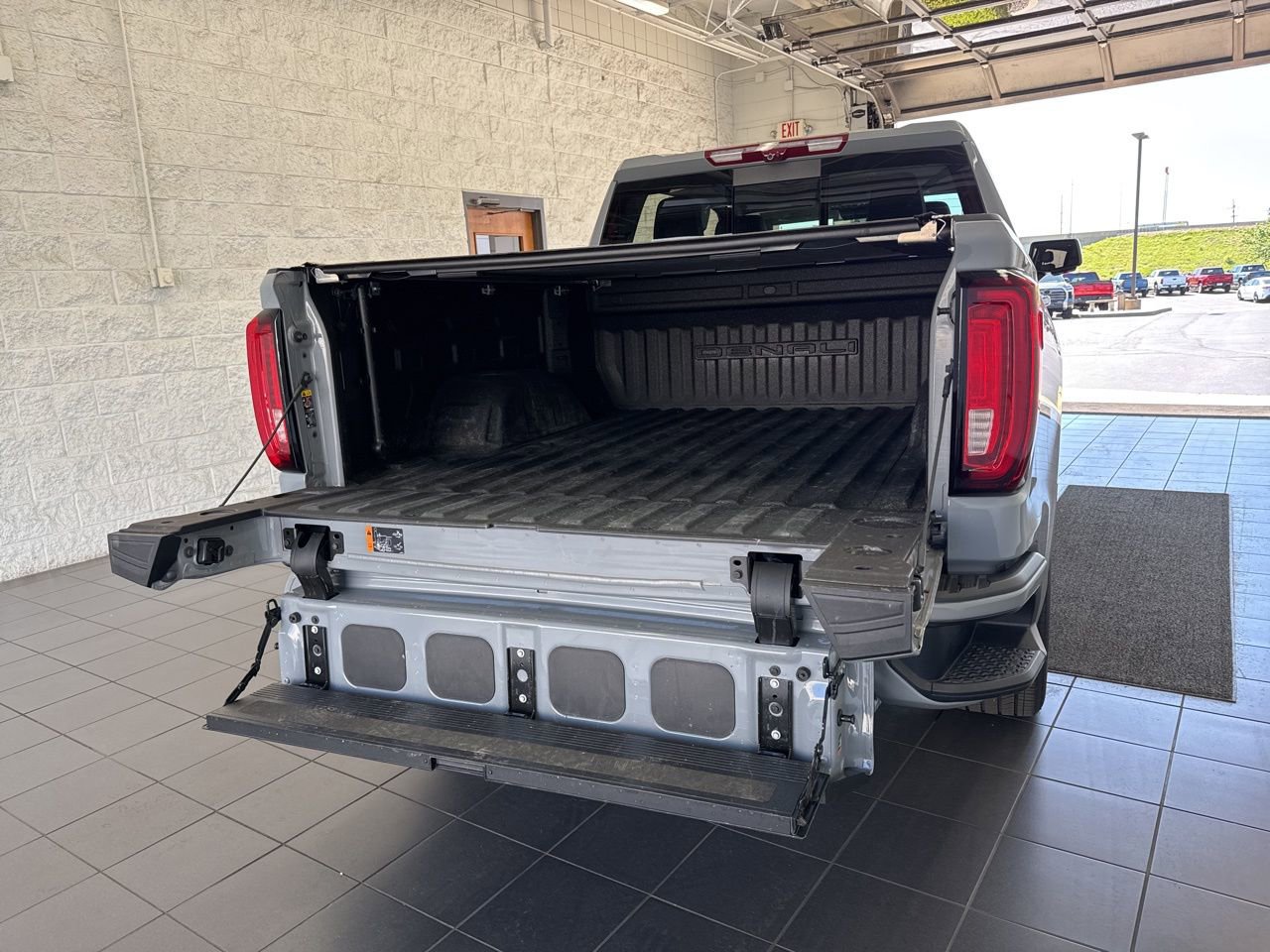 Used 2024 GMC Sierra 1500 Denali w/ Denali Reserve Package image 11