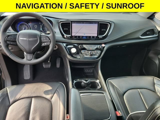 Used 2025 Chrysler Pacifica Limited FWD image 28