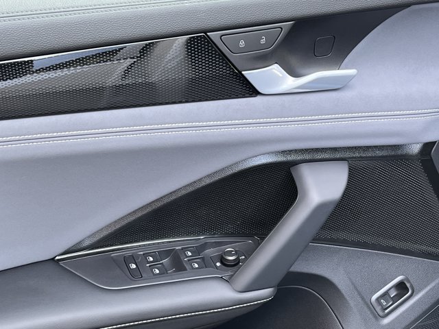 New 2026 Volkswagen Tiguan SE R-Line AWD/4WD image 18