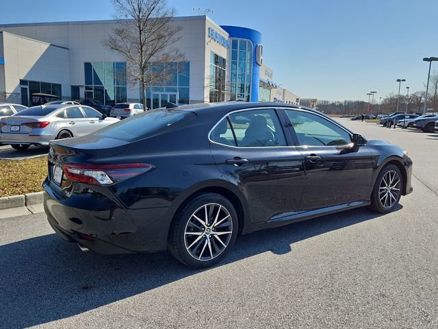 Used 2021 Toyota Camry XLE FWD image 6