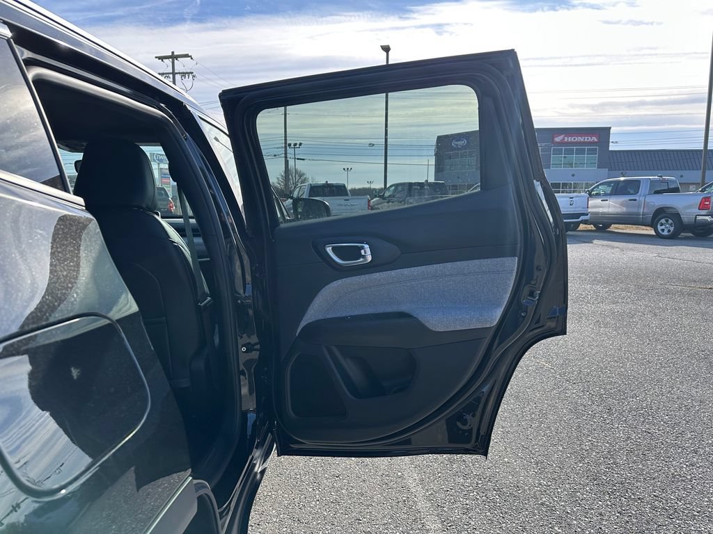 New 2026 Jeep Compass Latitude AWD/4WD image 19