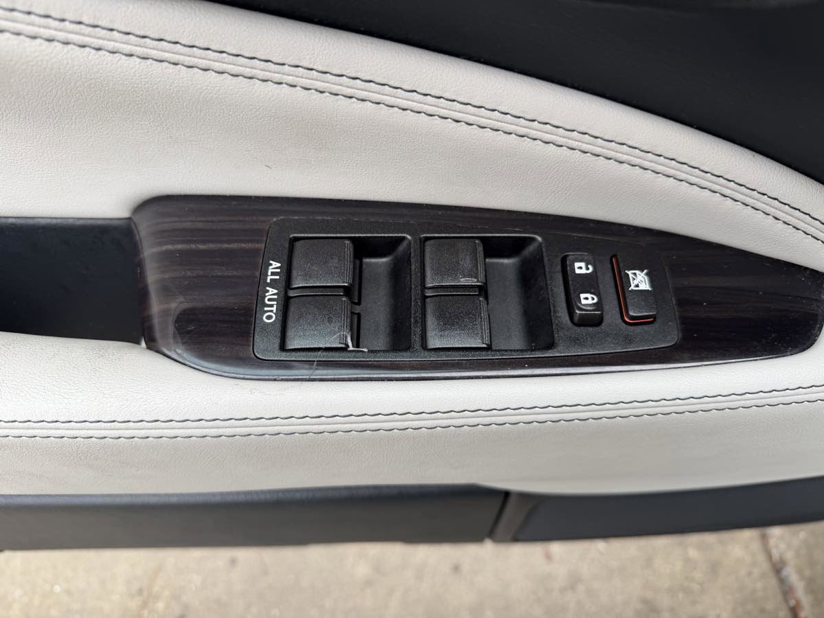 Used 2016 Lexus LS 460 AWD image 11