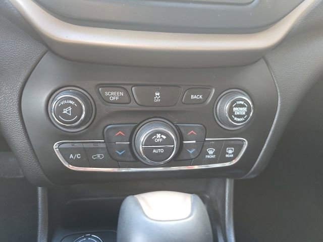 Used 2017 Jeep Cherokee Limited image 16