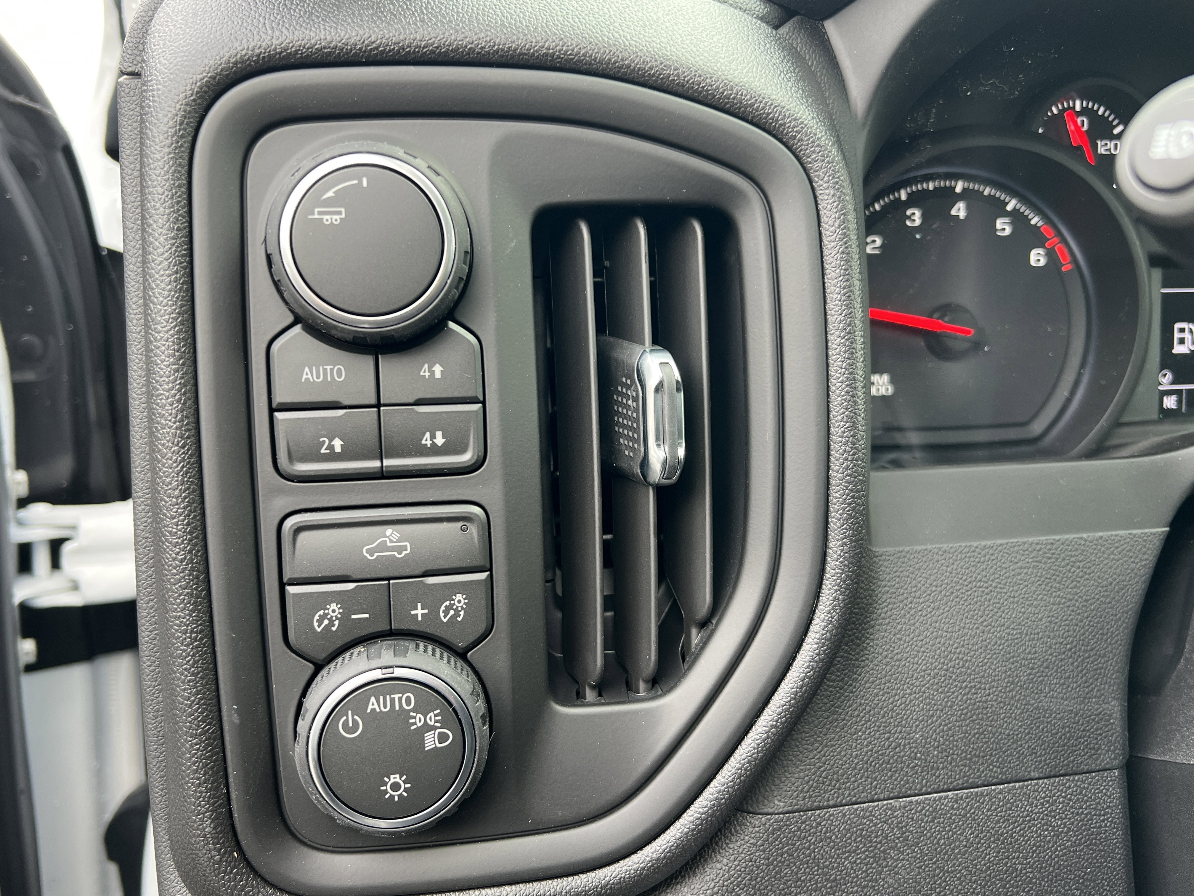 New 2026 Chevrolet Silverado 1500 Custom Trail Boss w/ LPO, Dark Essentials Package image 18