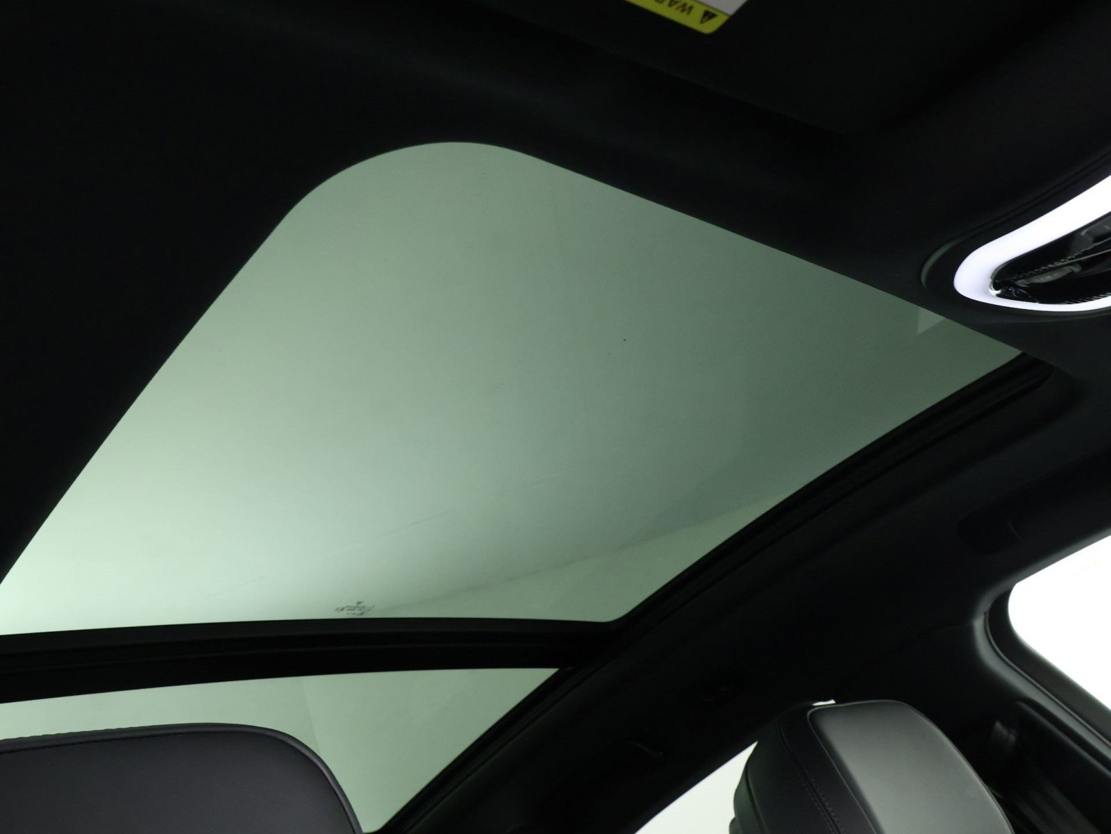 Certified 2026 Porsche Macan AWD/4WD image 25