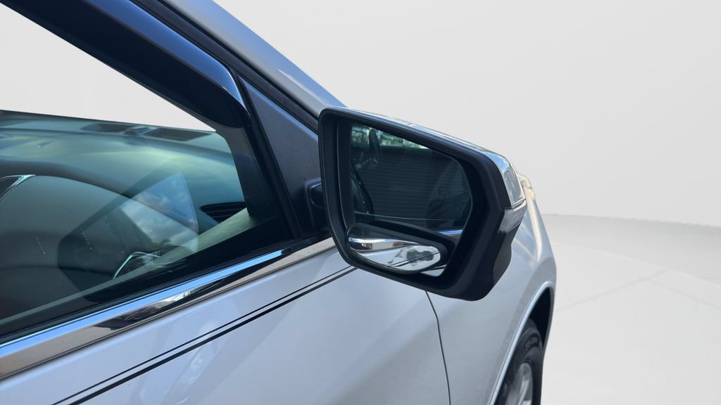 Used 2018 Chevrolet Equinox LT FWD image 34