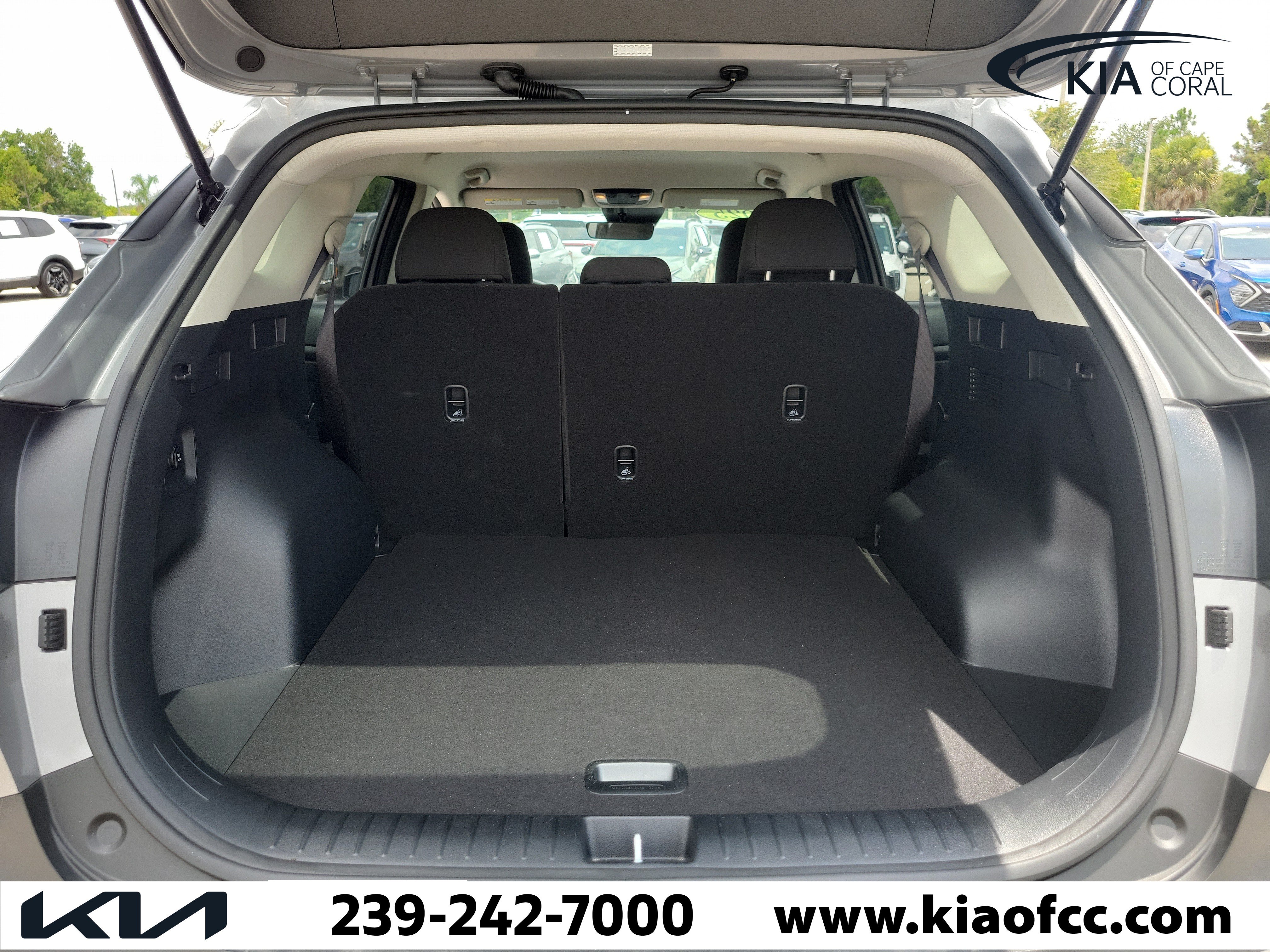 Used 2025 Kia Sportage LX AWD/4WD image 11