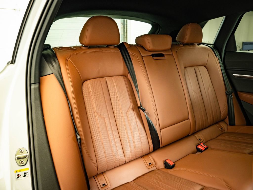 Used 2022 Audi e-tron Premium Plus w/ Premium Plus Package image 47