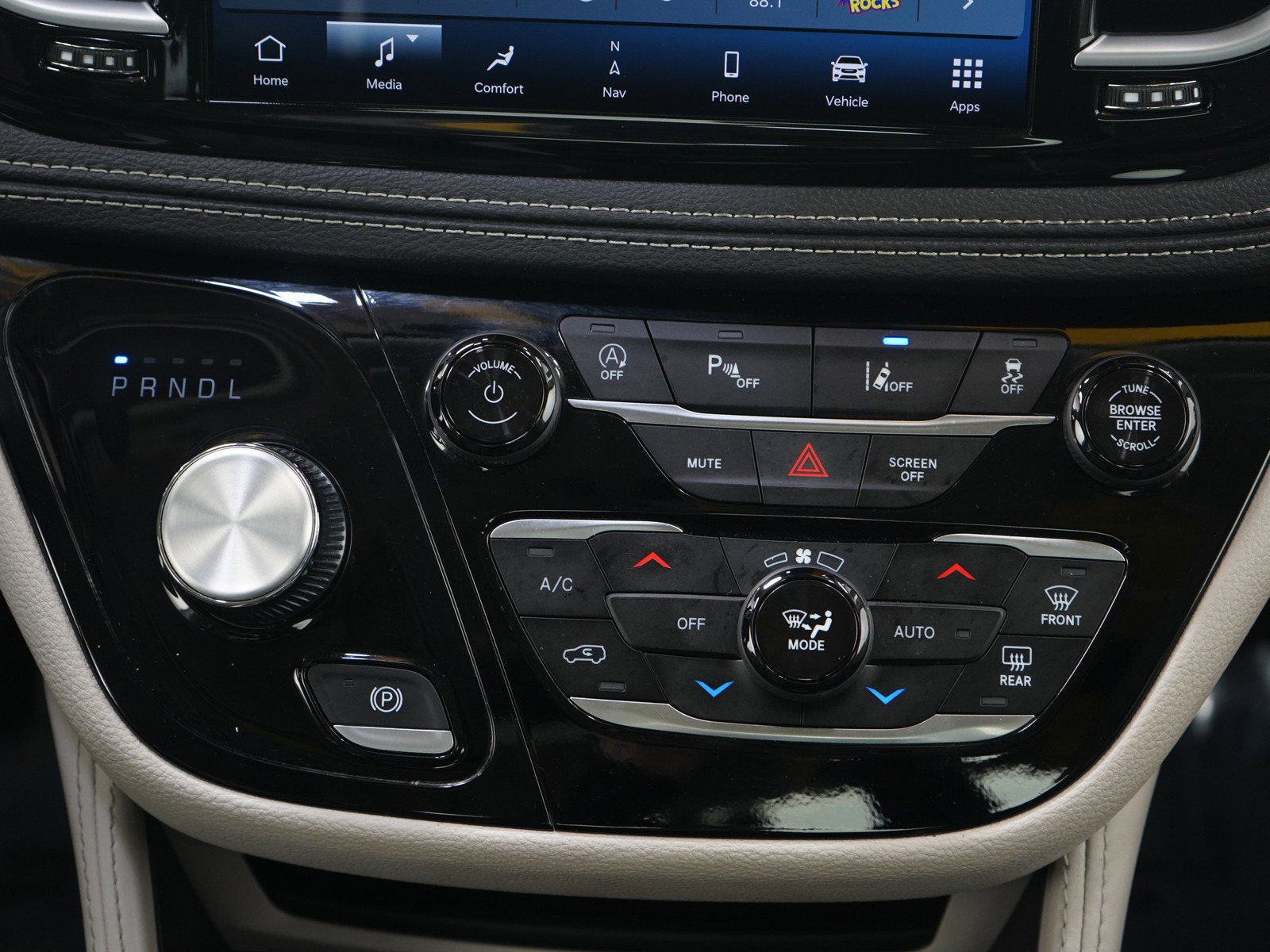 Used 2024 Chrysler Pacifica Limited image 18