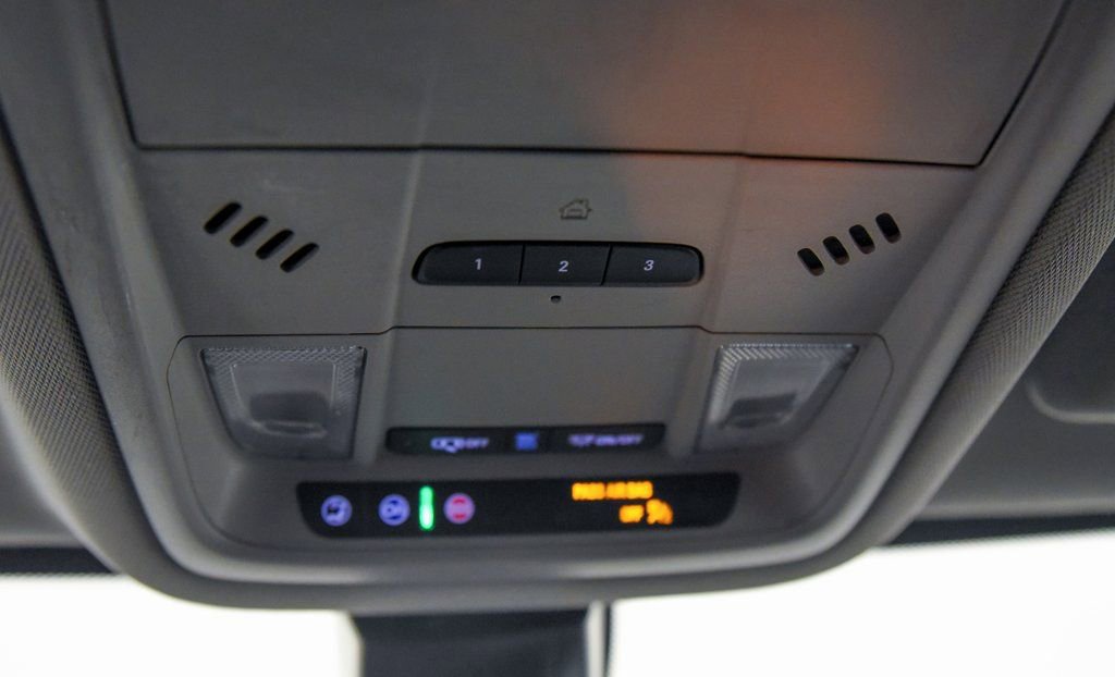 Used 2023 GMC Acadia SLT FWD image 31