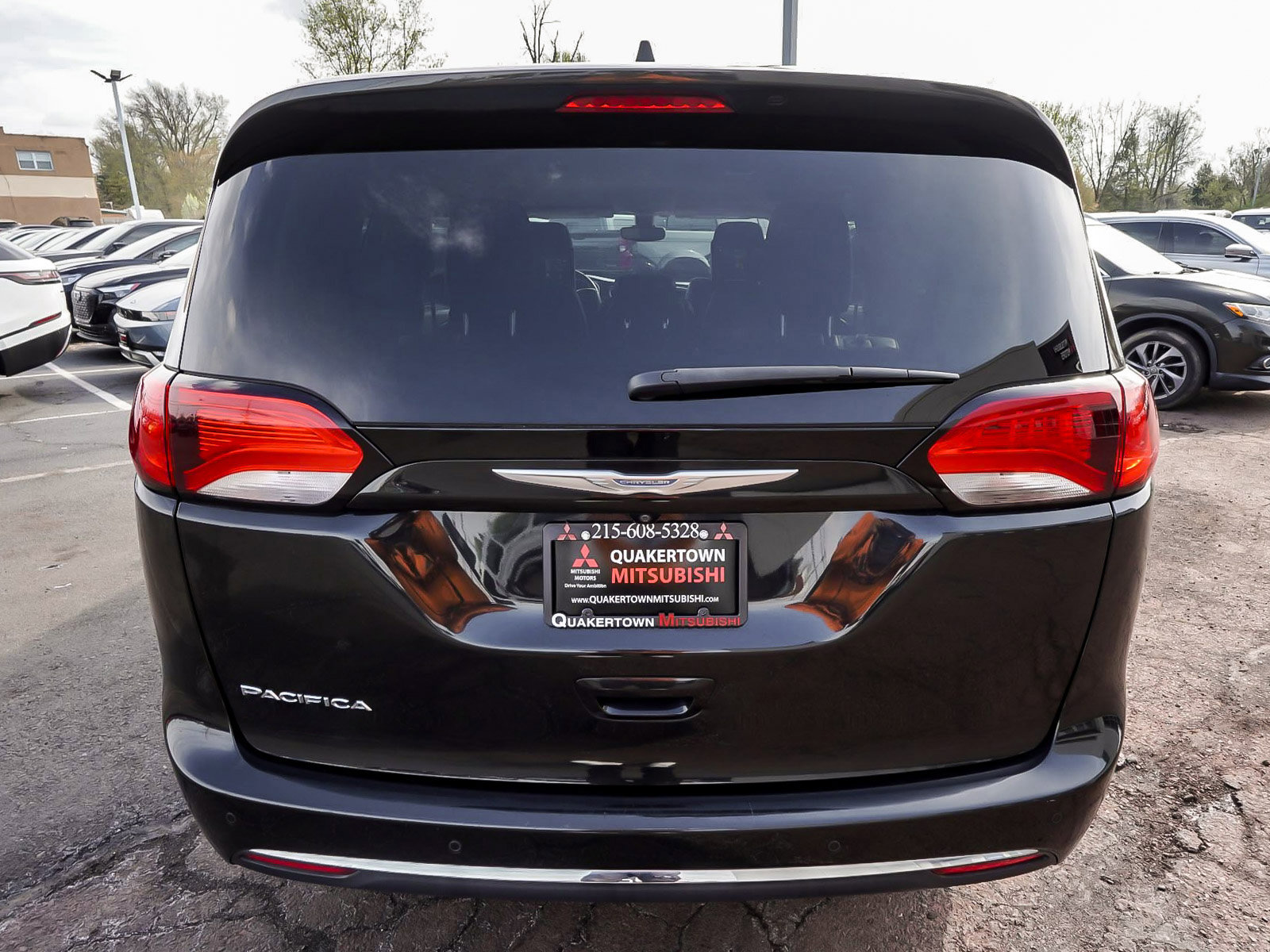 Used 2017 Chrysler Pacifica Touring-L Plus FWD image 5
