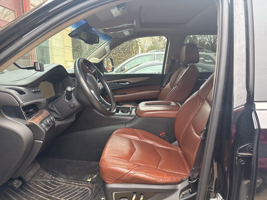 Used 2015 Cadillac Escalade Luxury image 7