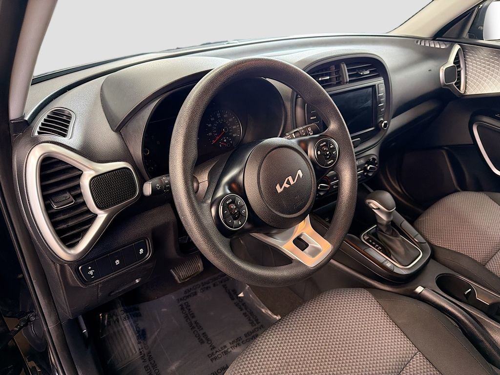 Used 2022 Kia Soul LX image 11