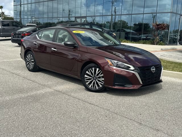 Used 2025 Nissan Altima 2.5 SV image 2