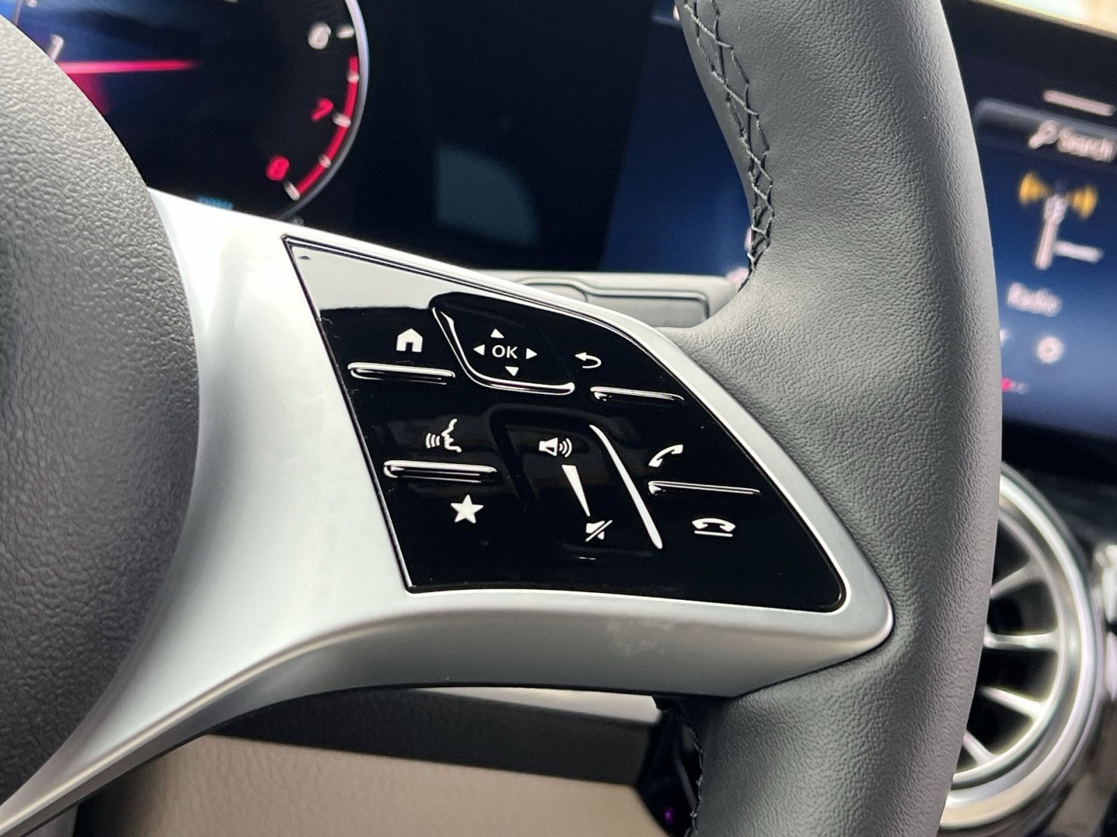 New 2026 Mercedes-Benz GLB 250 4MATIC image 29