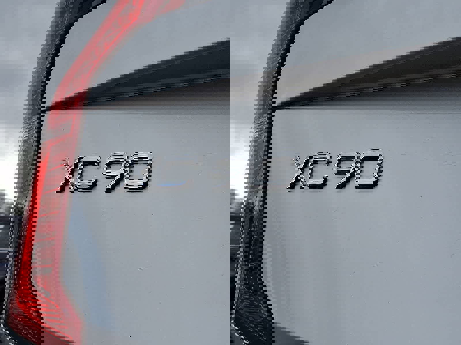 Used 2022 Volvo XC90 T6 Momentum w/ Climate Package image 32