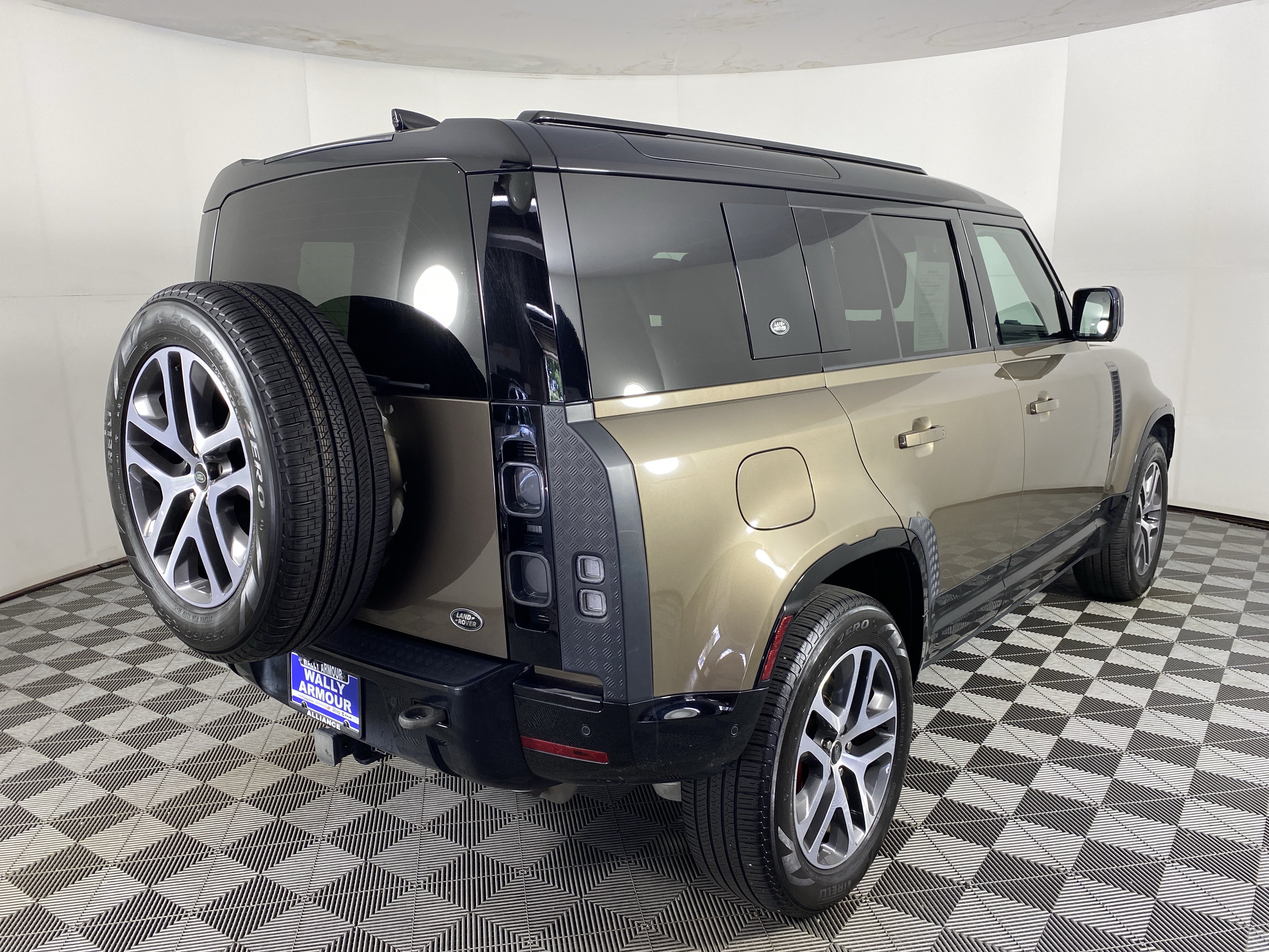 Used 2022 Land Rover Defender 110 X AWD/4WD image 9
