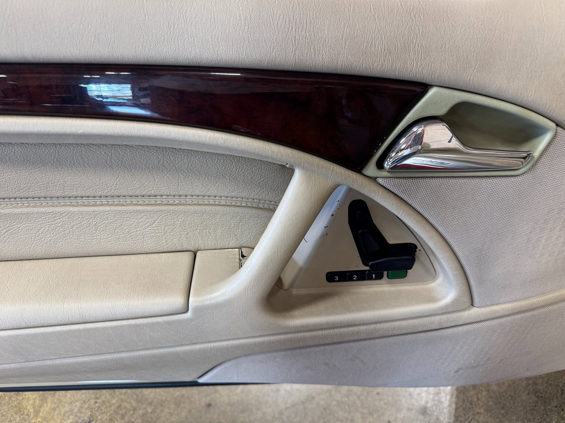 Used 1997 Mercedes-Benz SL 320 image 54