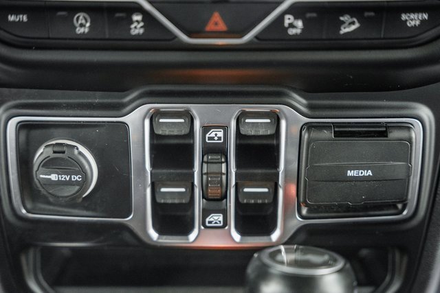 Used 2020 Jeep Wrangler Unlimited Sahara image 27