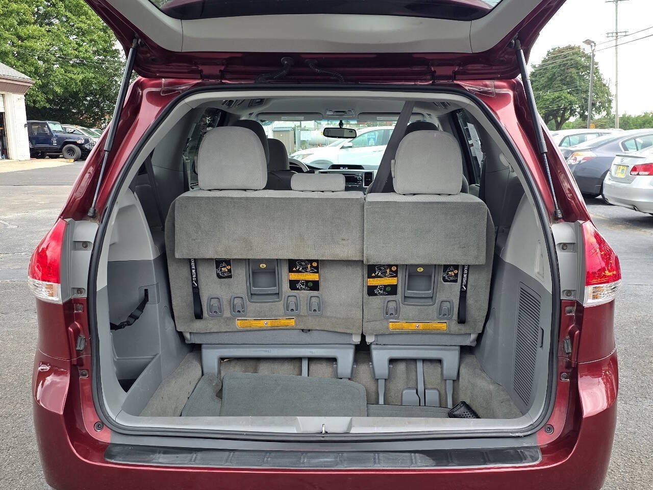 Used 2013 Toyota Sienna LE w/ Towing Pkg FWD image 20