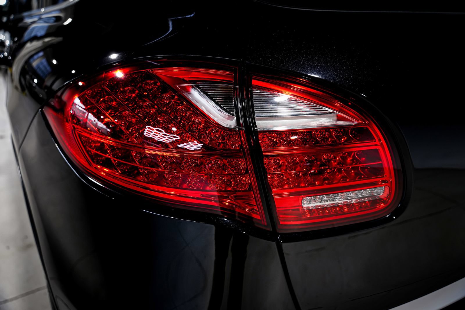 Used 2013 Porsche Cayenne Diesel AWD/4WD image 40