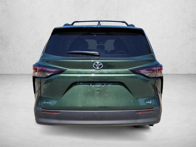 Used 2026 Toyota Sienna XLE FWD image 7