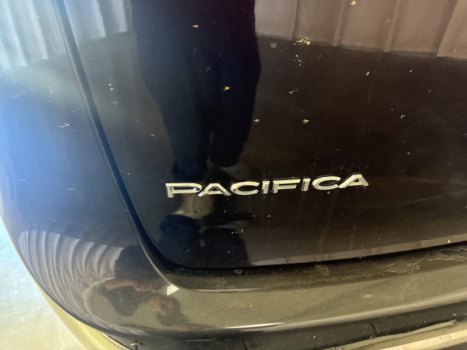 Used 2021 Chrysler Pacifica Limited w/ Uconnect Theater Family Group FWD image 9