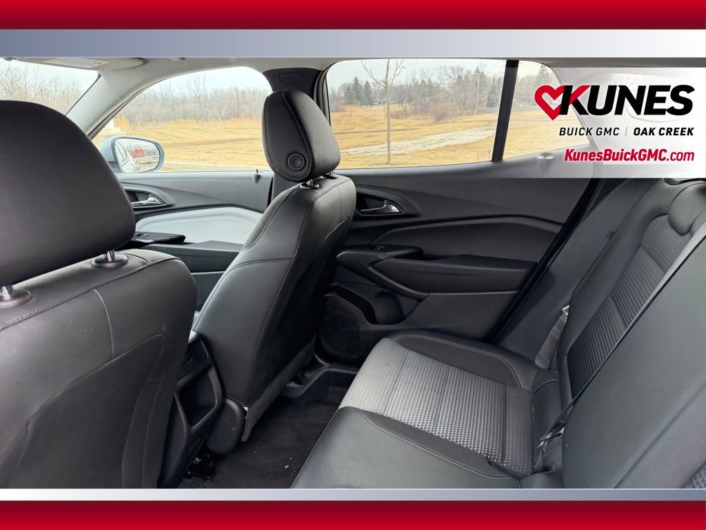 Used 2025 Chevrolet Trax LT FWD image 4