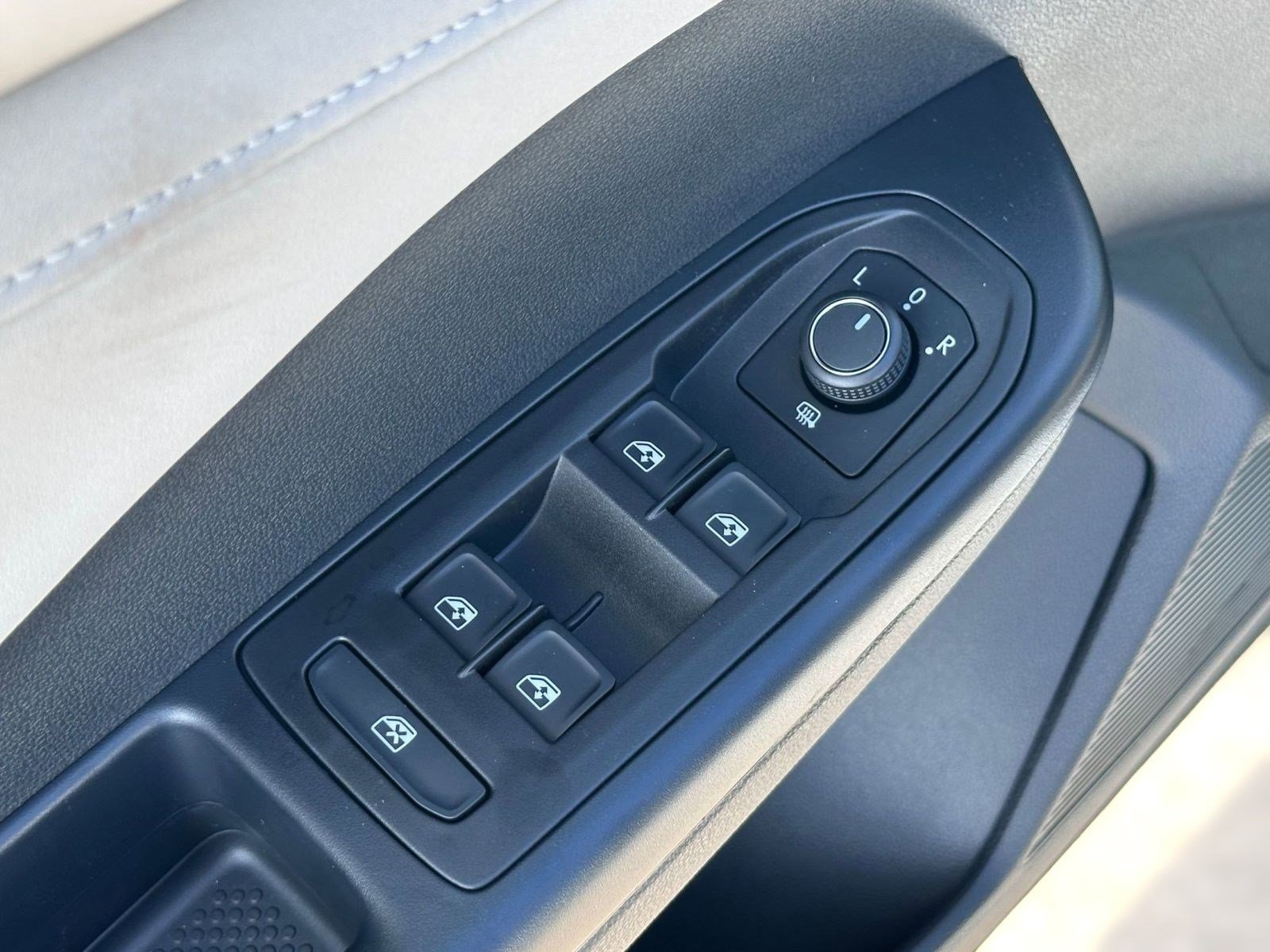 New 2026 Volkswagen Taos SE image 11