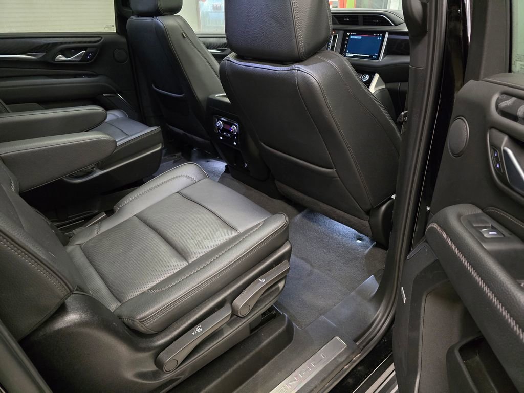 Used 2024 GMC Yukon XL Denali AWD/4WD image 37